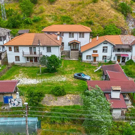 Úszó hotel кампинг петлето